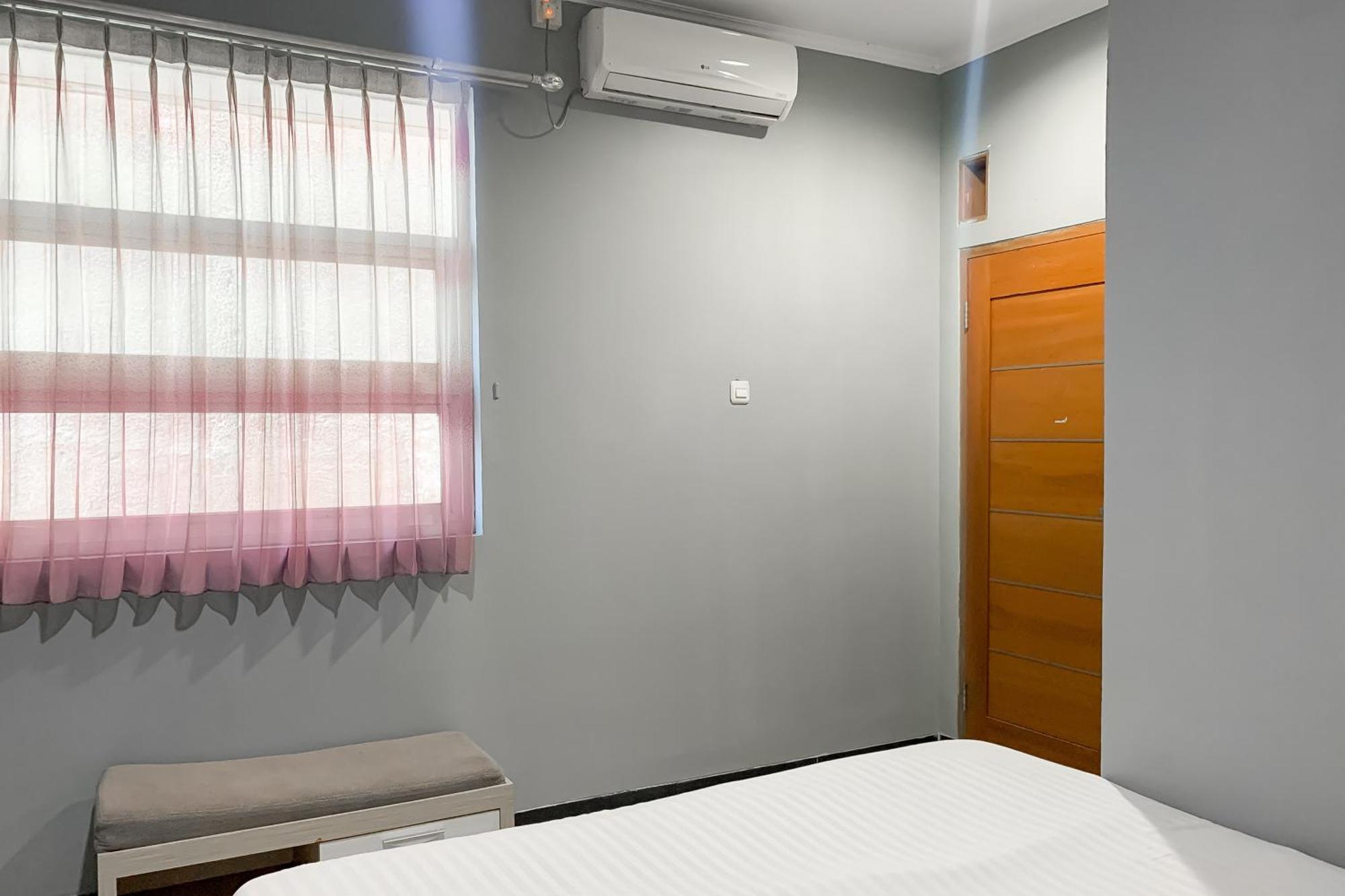 Karins Guesthouse Syariah Redpartner Бандунг Екстер'єр фото