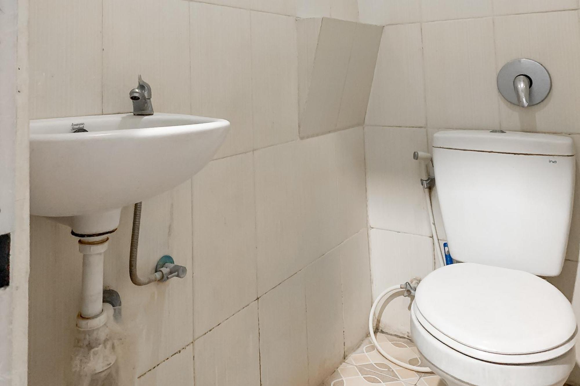 Karins Guesthouse Syariah Redpartner Бандунг Екстер'єр фото