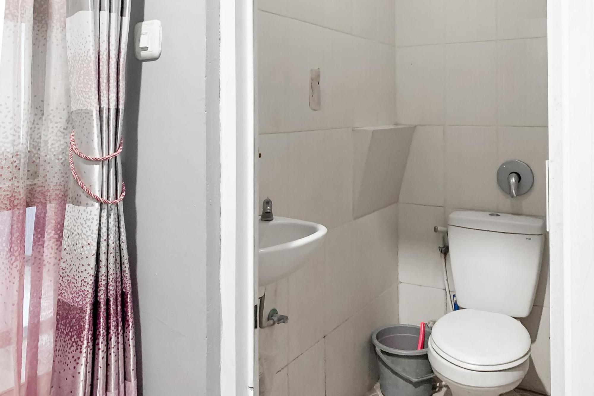 Karins Guesthouse Syariah Redpartner Бандунг Екстер'єр фото