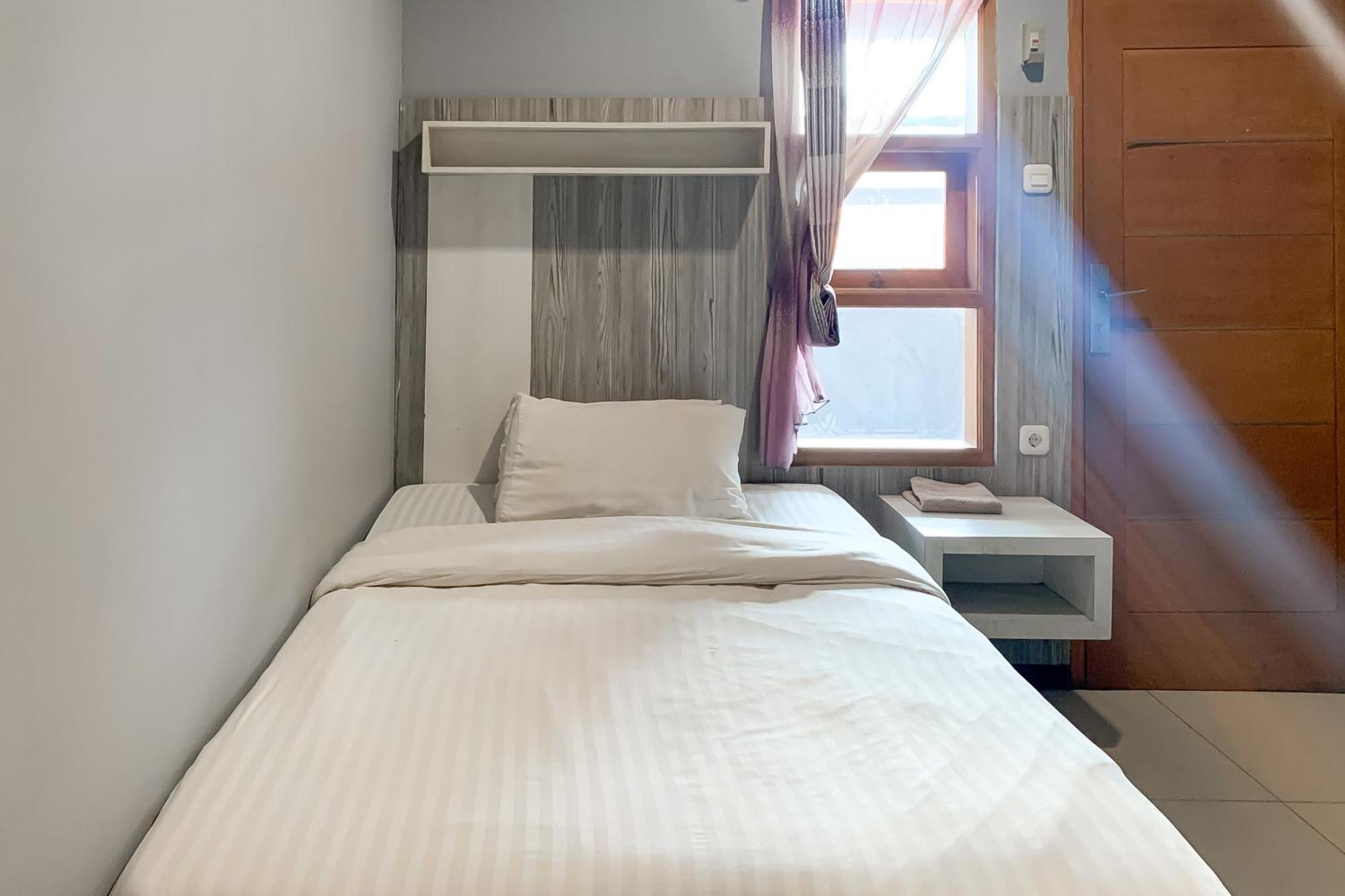 Karins Guesthouse Syariah Redpartner Бандунг Екстер'єр фото
